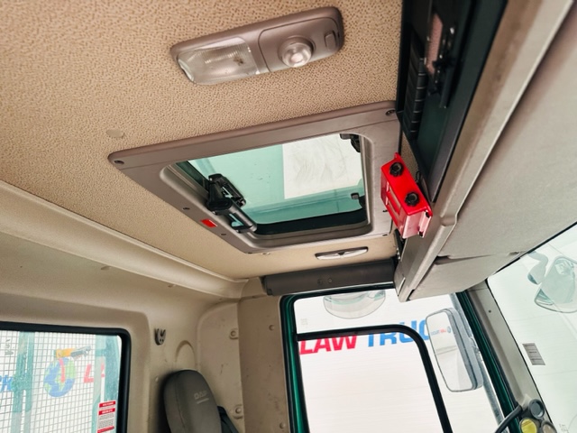 DAF CF75 310 Rear Lift Day Cab Dropside Brick Grab