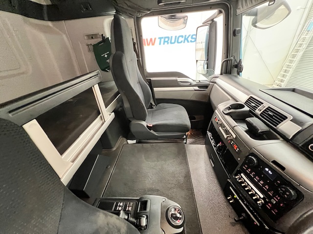 MAN TGS 26.320 6×2 Sleeper Cab Insulated Box Van
