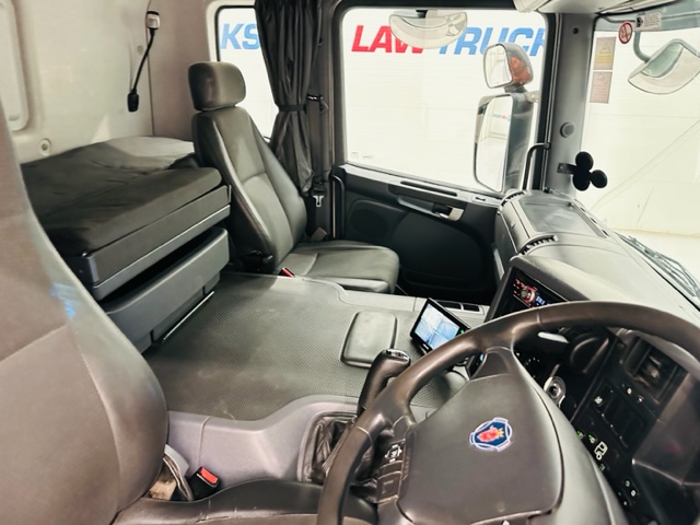 Scania P250 4×2 Sleeper Cab Box Van Manual
