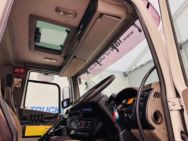 DAF CF85 360 8×4 Day Cab Hookloader Manual