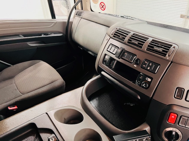 DAF CF 250 4×2 Day Cab Fridge Box