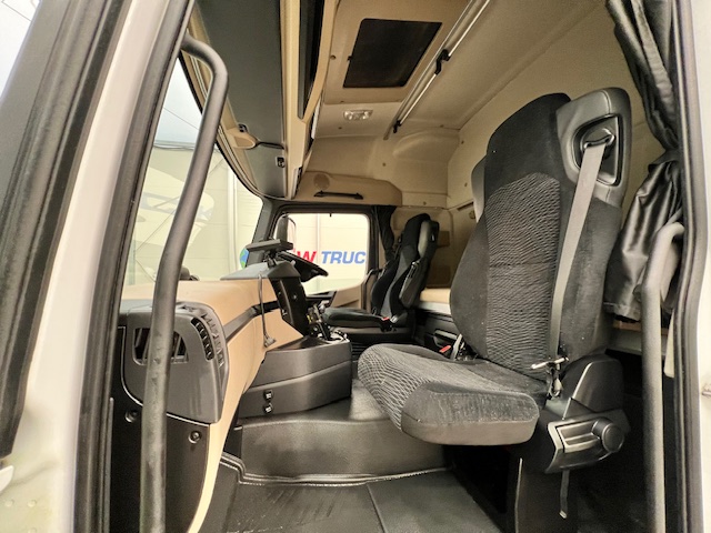 Mercedes Actros 2536 6×2 Sleeper Cab Curtainsider