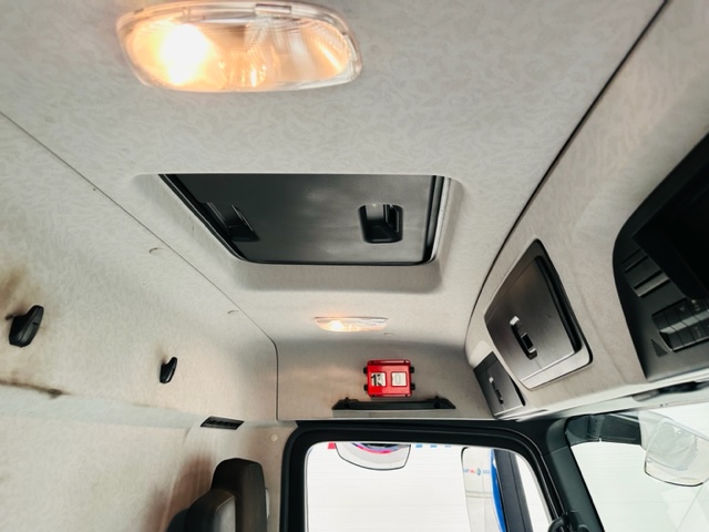 Mercedes Actros 1824 Day Cab Curtainsider