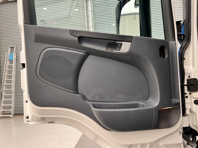 Scania P250 4×2 Sleeper Cab Fridge Box