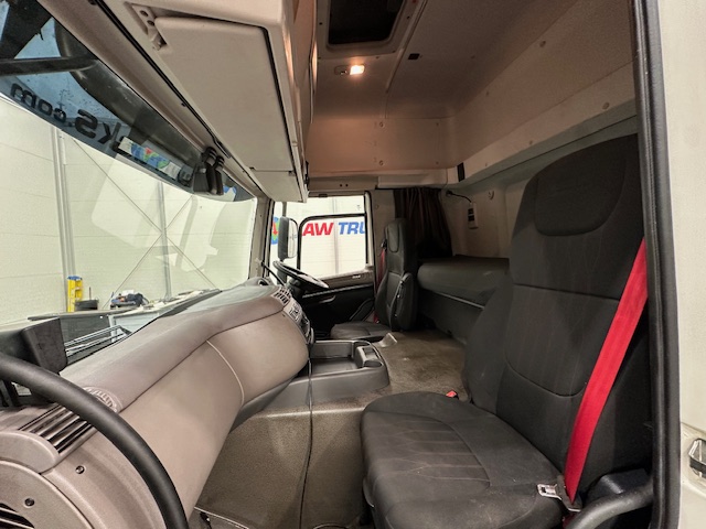 DAF CF 260 Sleeper Cab Curtainsider