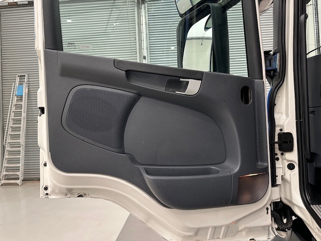 Scania P250 4×2 Sleeper Cab Fridge Box