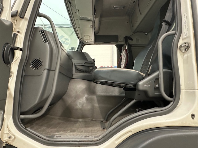 Volvo FM 450 6×2 Midlift Tractor Unit