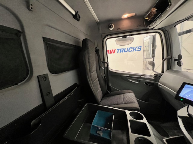 Mercedes Axor 1824 Day Cab Fridge Box