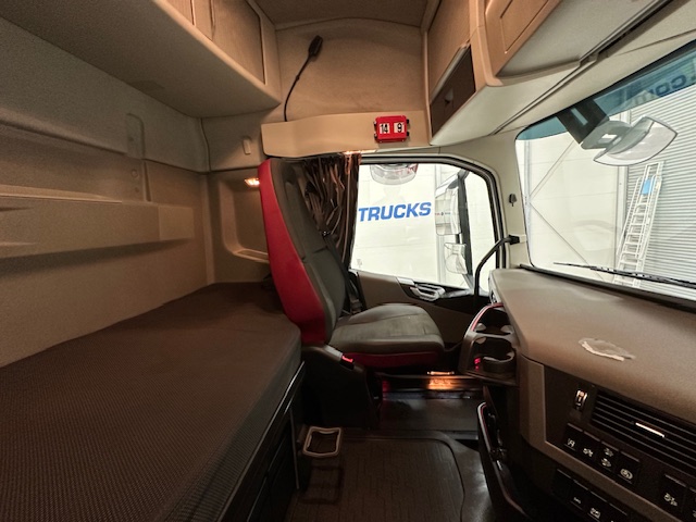 Volvo FH 500 6×2 Midlift Tractor Unit