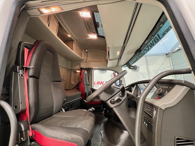 Volvo FH 460 6×2 Midlift Tractor Unit