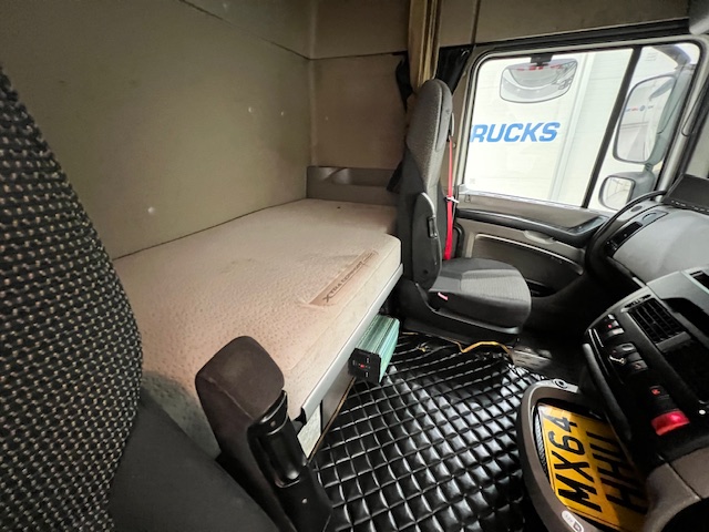 DAF XF105 460 6×2 Space Cab Tractor Unit