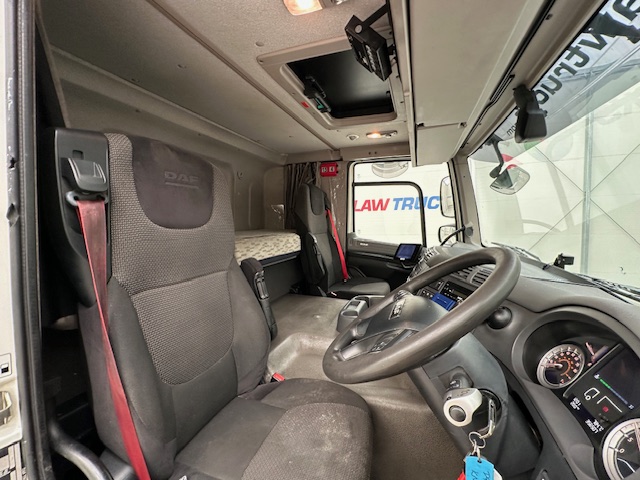 DAF CF 370 6×2 Sleeper Cab Fridge Box