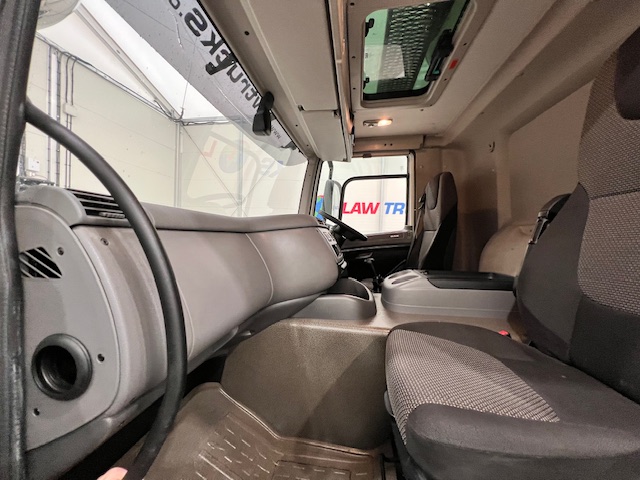 DAF CF 260 4×2 Day Cab Fridge Box