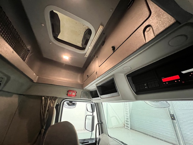 Renault Midlum 190 Sleeper Cab Box Van