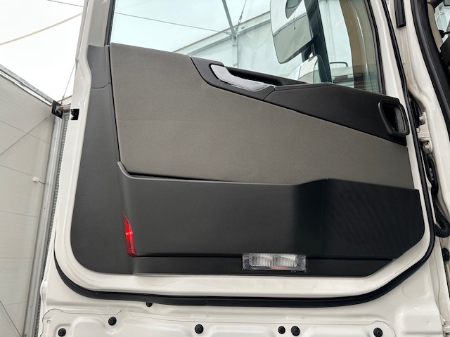 Volvo FH 500 6×2 Midlift Tractor Unit
