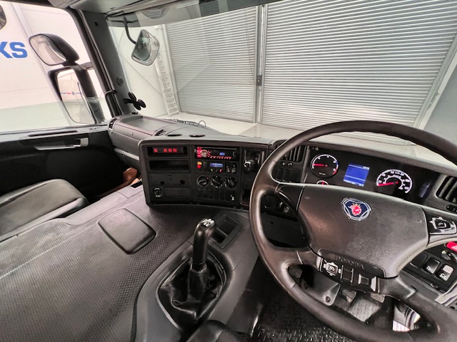 Scania P370 8×4 Sleeper Cab Skip Loader