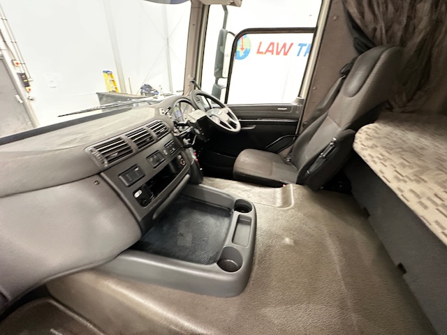 DAF CF 310 Sleeper Cab Curtainsider