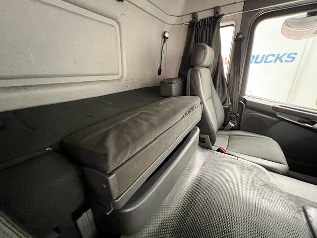 Scania P320 6×2 10 Tyre Sleeper Cab Dropside