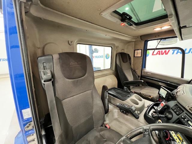 DAF CF85 360 8×4 Day Cab Hookloader