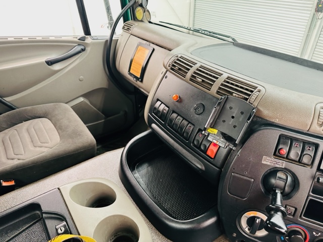 DAF CF75 310 Rear Lift Day Cab Dropside Brick Grab