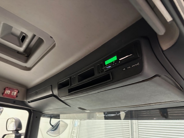 Scania R420 6×2 Rear Lift Brick Grab Drawbar