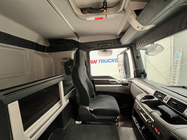 MAN TGS 26.320 6×2 Sleeper Cab Insulated Box Van