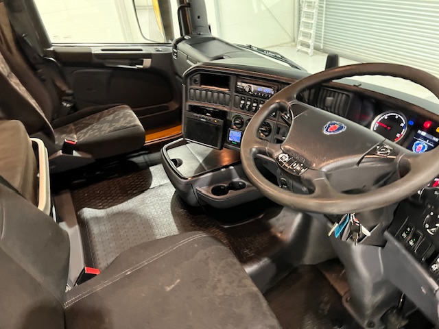Scania R450 6×2 Rear Lift Tractor Unit PTO