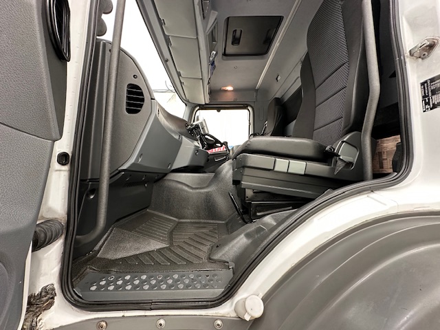 Mercedes Axor 1824 Day Cab Box Van