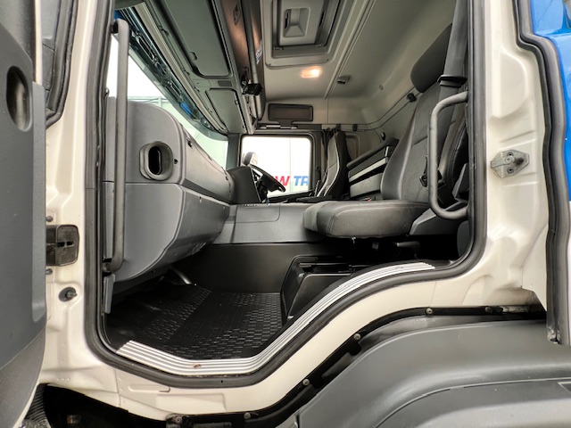 Scania P250 4×2 Sleeper Cab Fridge Box