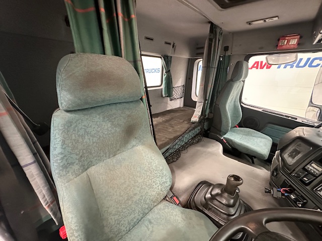 Volvo FM12 340 Rear Lift Sleeper Beavertail