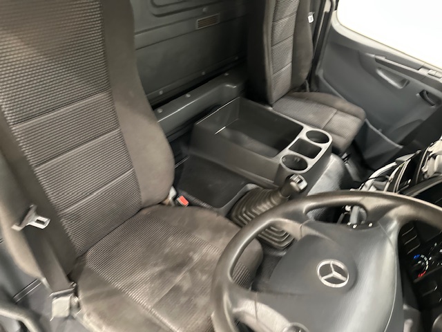 Mercedes Axor 1824 Day Cab Curtainsider Manual