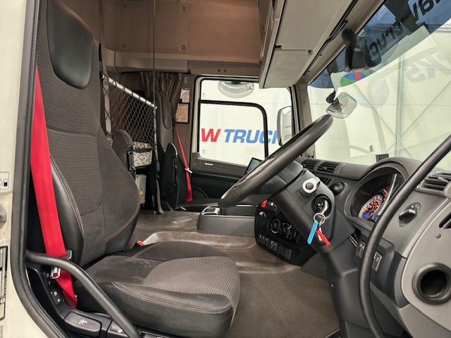 DAF CF 440 6×2 Sleeper Cab Dropside Drawbar Spec