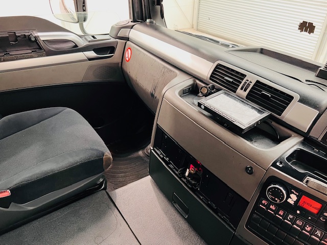 MAN TGM 18.250 Sleeper Cab Curtainsider