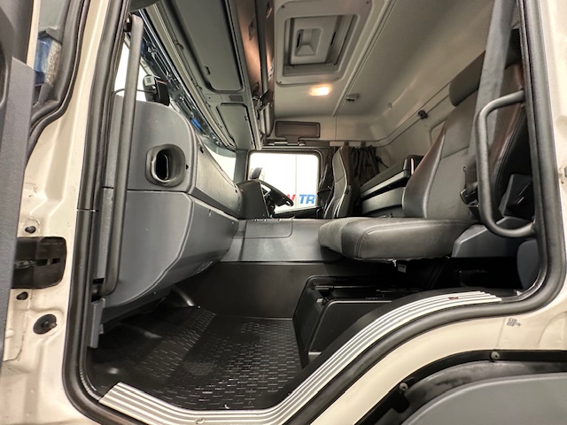 Scania P250 4×2 Sleeper Cab Fridge Box