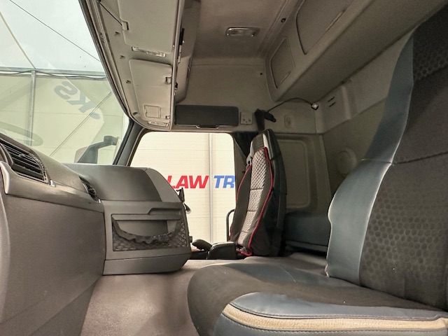 Volvo FM 450 6×2 Midlift Tractor Unit