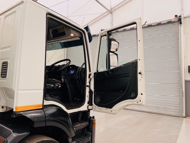 Iveco Stralis 310 AT Euro 6 6×2 Box Van
