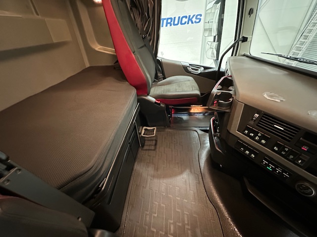 Volvo FH 500 6×2 Midlift Tractor Unit