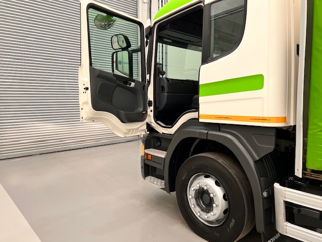 Scania P280 6×2 10 Tyre Rear Lift Curtainsider