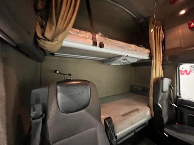 DAF XF105 460 6×2 Super Space Cab Tractor Unit