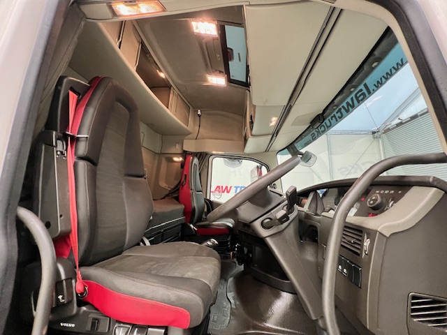 Volvo FH 460 6×2 Midlift Tractor Unit