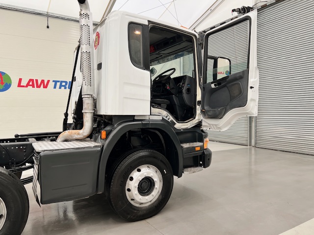 Scania P400 8×4 Day Cab Chassis