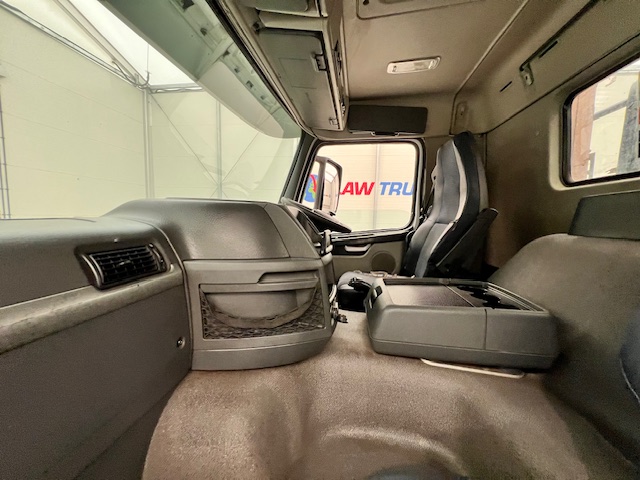 Volvo FM 460 8×4 Steel Tipper Grab