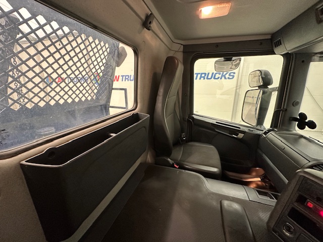 Scania P250 4×2 Day Cab Skip Loader