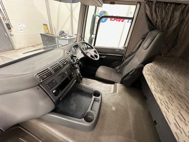 DAF CF 310 Sleeper Cab Curtainsider