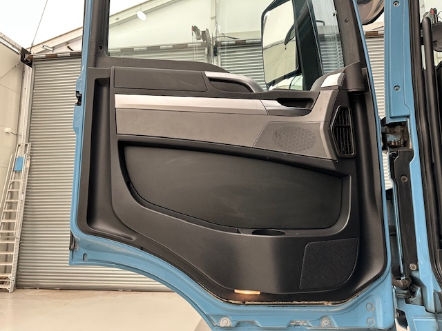 MAN TGS 26.360 6×2 Sleeper Cab Insulated Box Van