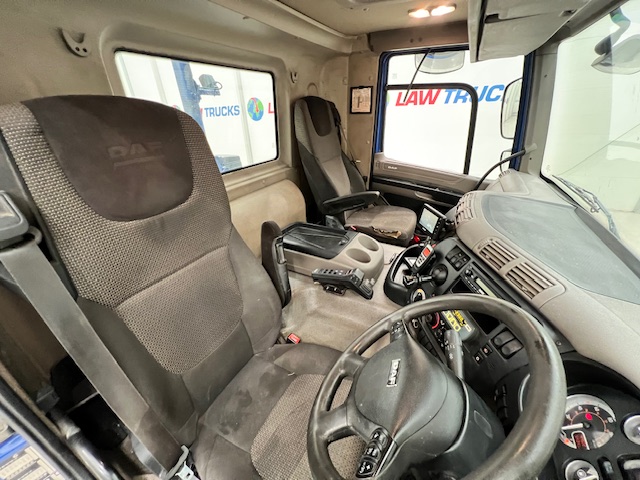 DAF CF85 360 8×4 Day Cab Hookloader