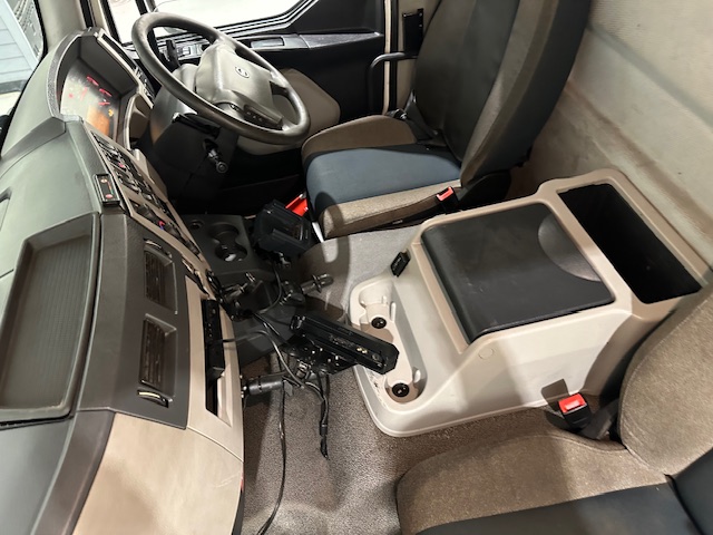 Volvo FL 240 4×2 Day Cab Box Van