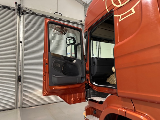 Scania R420 6×2 10 Tyre Rear Lift Flatbed Manual