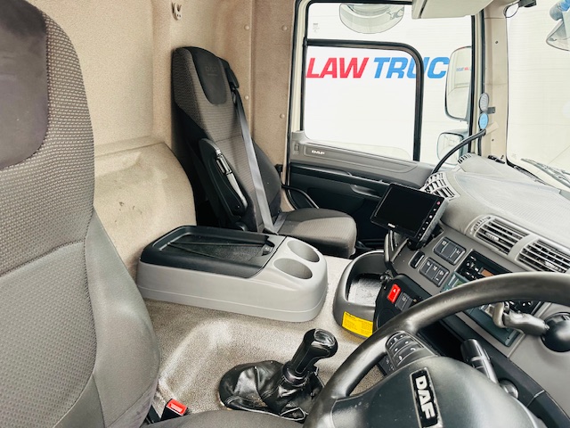 DAF CF 290 6×2 Rear Steer Fridge Box
