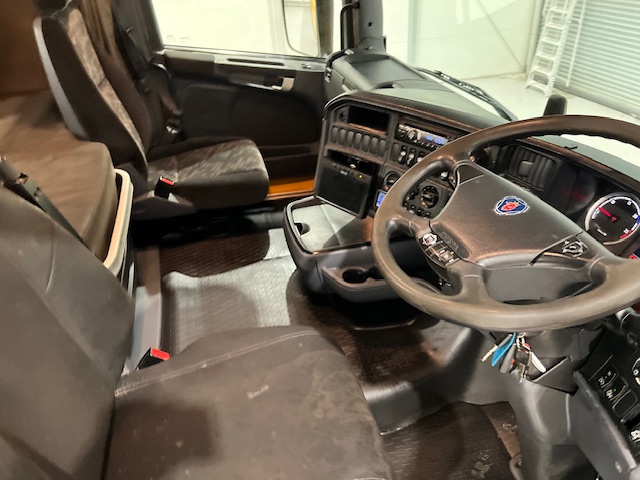 Scania R450 6×2 Rear Lift Tractor Unit PTO